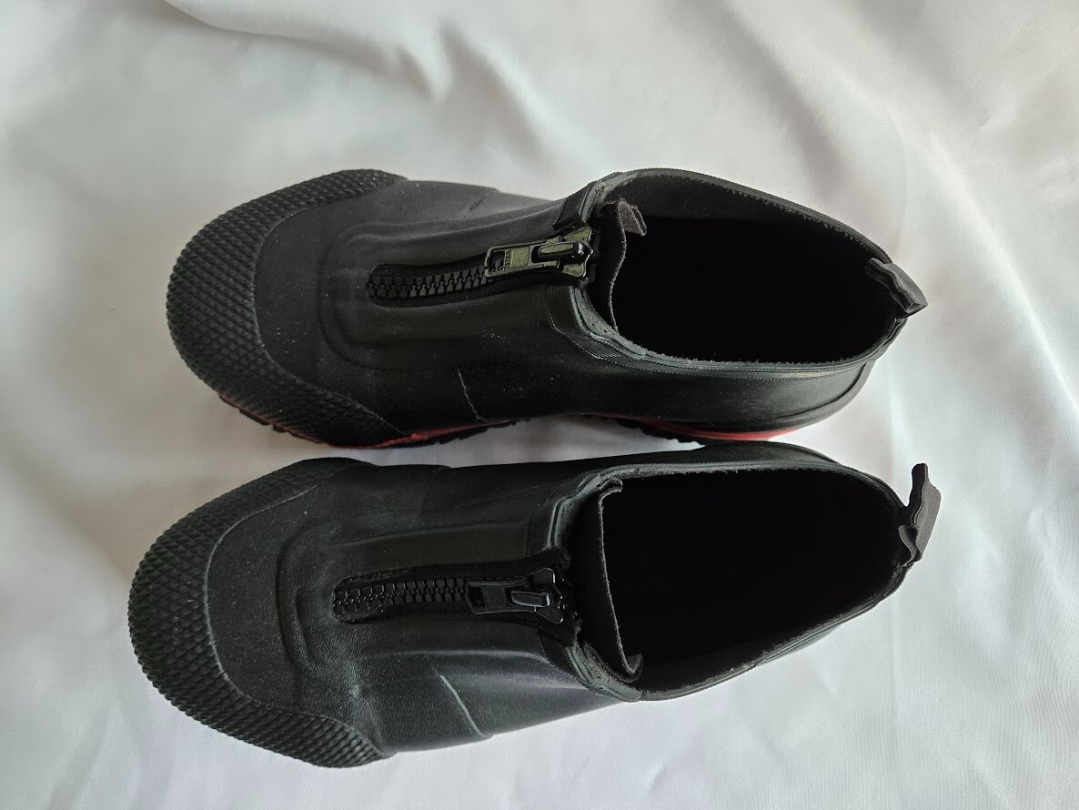 Bogs Overshoe Zip Composite Toe Shoes, Black, Women’s 5 EU 35