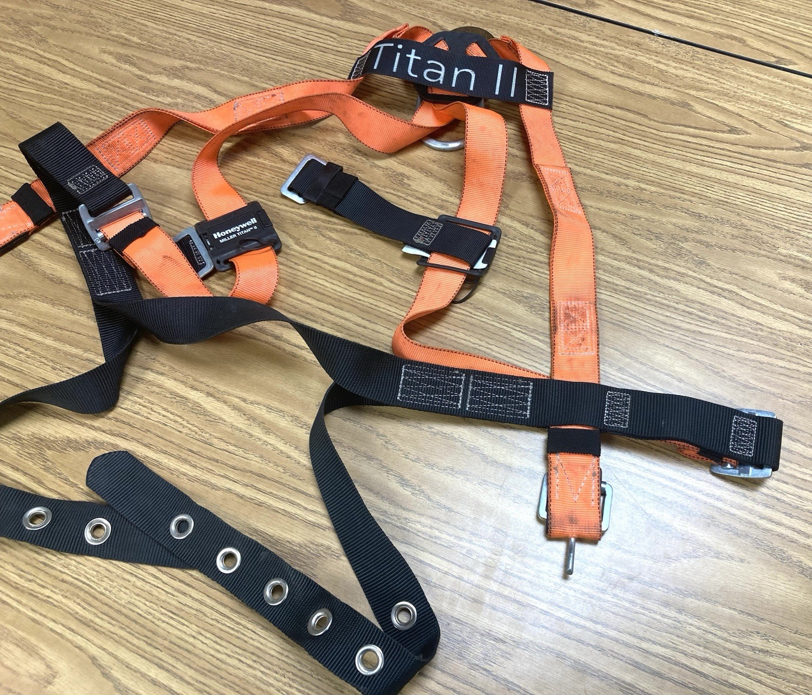 Honeywell Miller Titan II L/XL Lineman Protection Gear Harness Full Body Exc Con