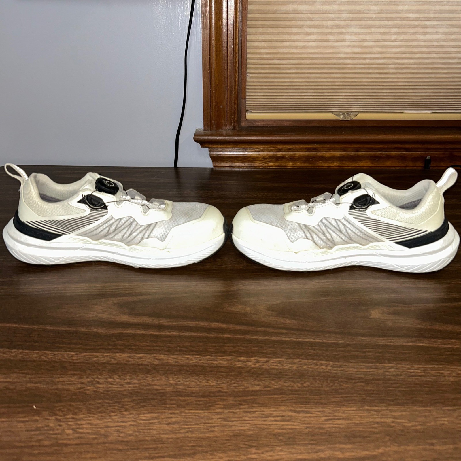 Keen Utility Arcania Work Shoes Composite Toe Mens 7 White Black Safety Sneaker