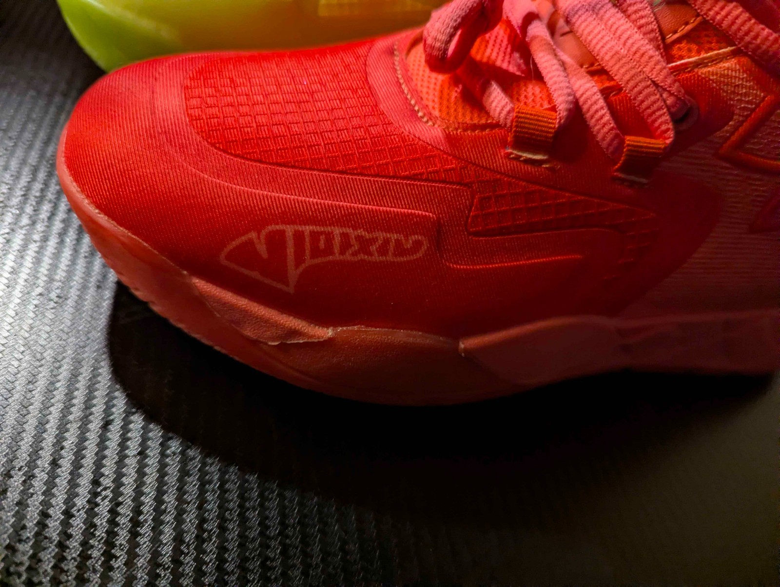 Men’s Knitted Mesh Breathable Mid-Top Basketball Shoes Neon Red and Green