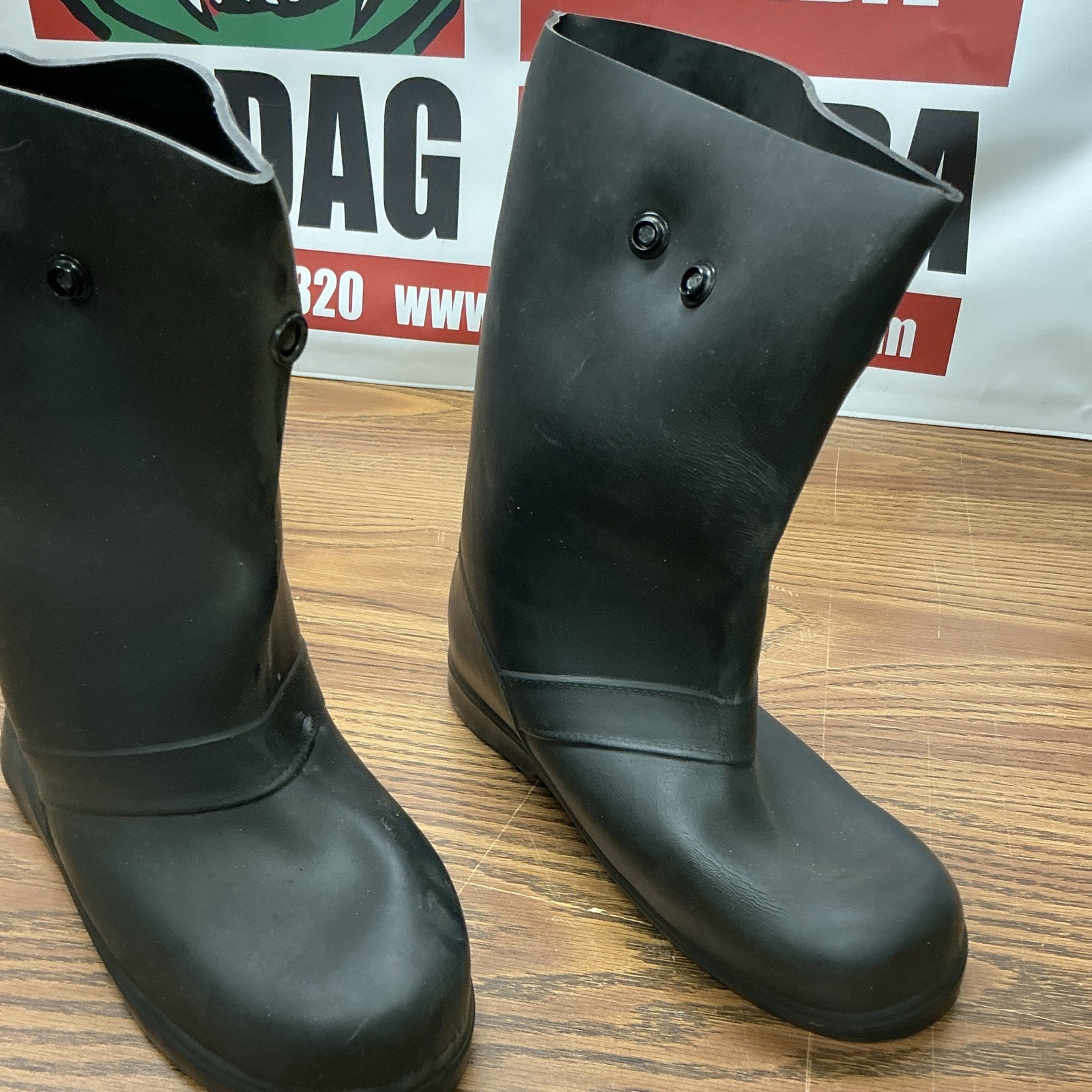 Treds 12″ Overboot Over-the-Shoe Boots Black Style 14900 Size S Fits 5-7