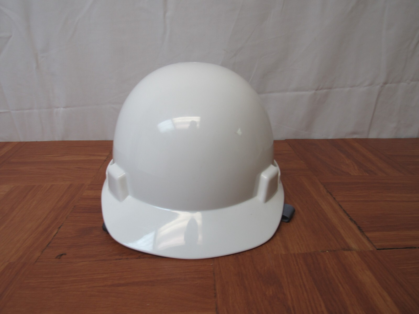 MSA SmoothDome Cap StyleHard Hat White With Super V Vanguard Suspension