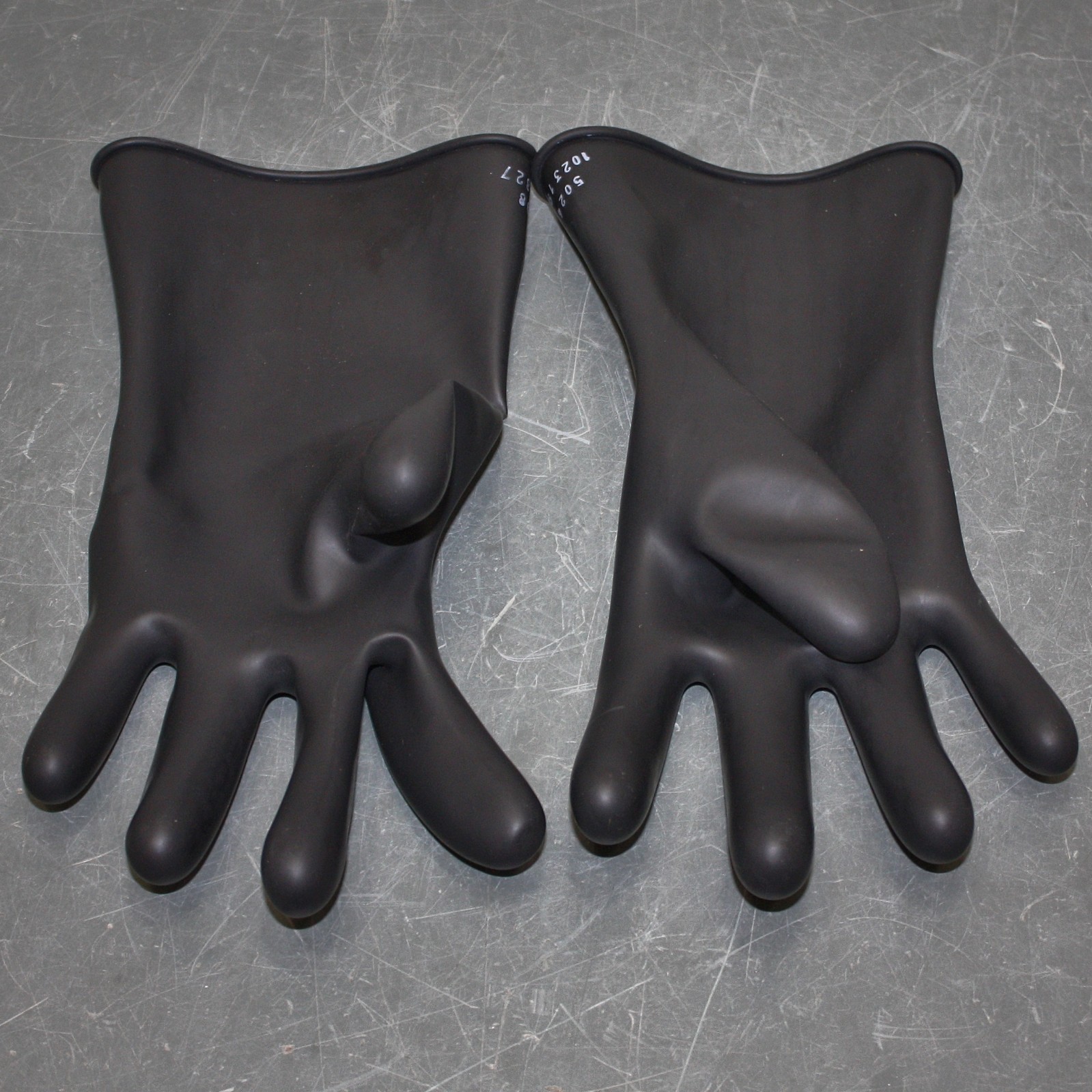 Salisbury 11″ Electrical Insulating Glove E0011B/10, Class 00, Size 10, 500VAC