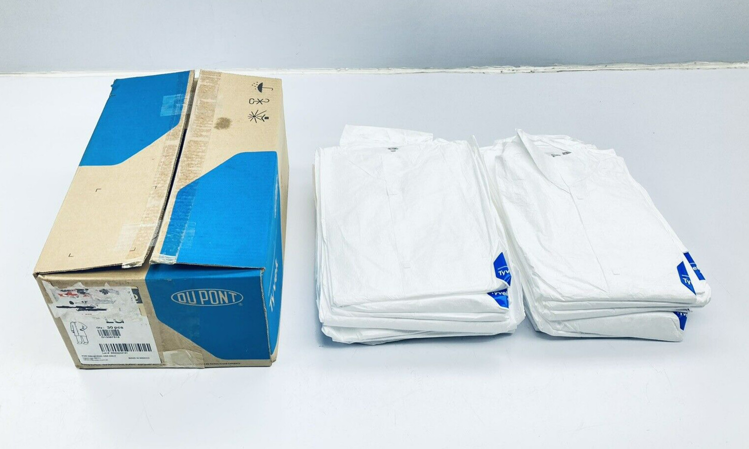 26PC DUPONT TYVEK TY211SWHLG003000 WHITE INDUSTRIAL LAB COATS SIZE LARGE