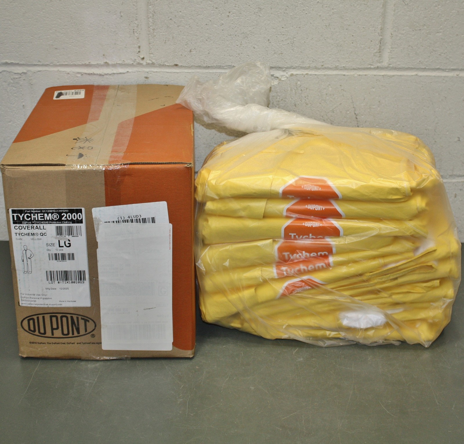 (12) Dupont Tychem 2000 Coveralls QC120BYLLG001200, Size L / Large,