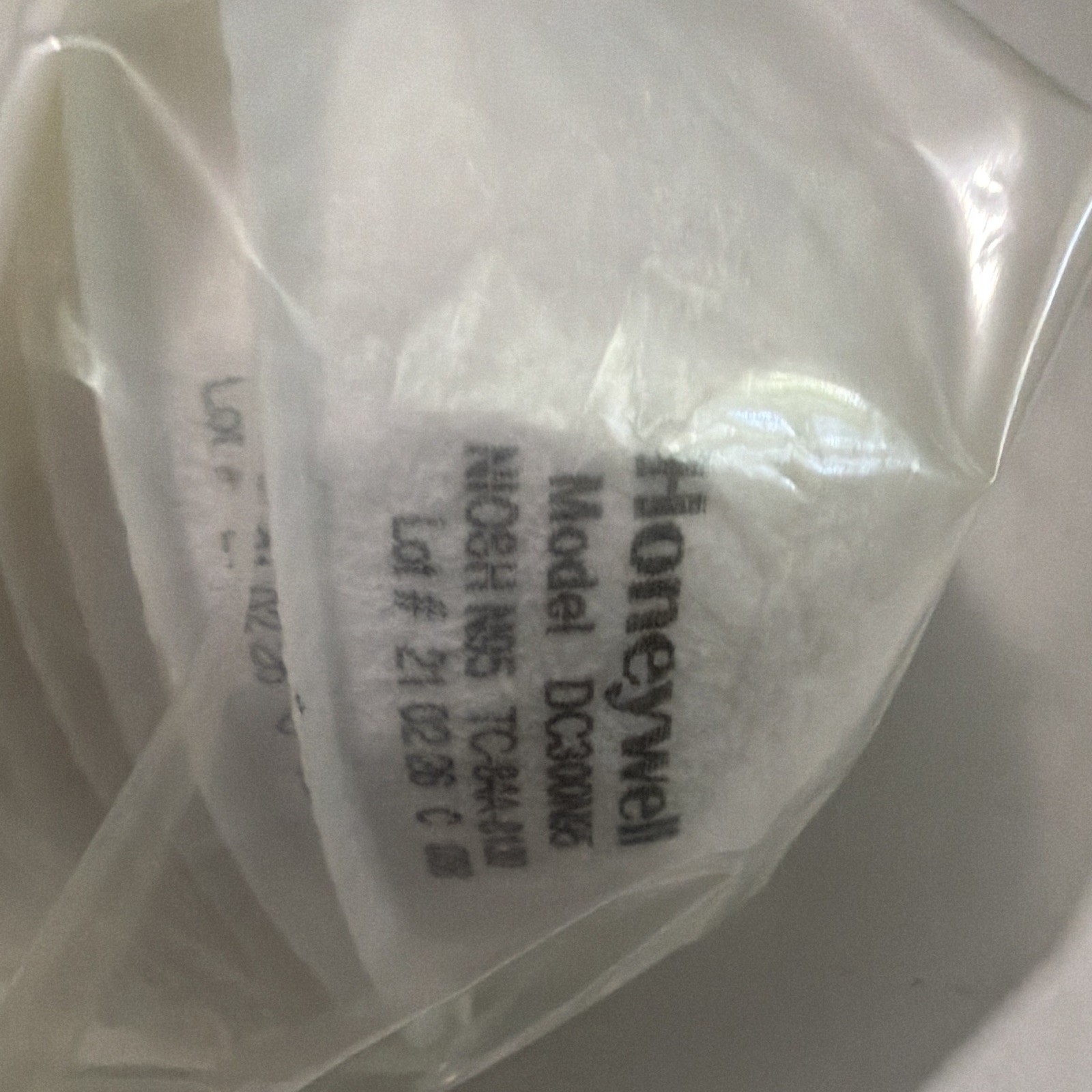 Honeywell DC300N95 NIOSH-Approved N95 Disposable Respirator Mask, Large-100