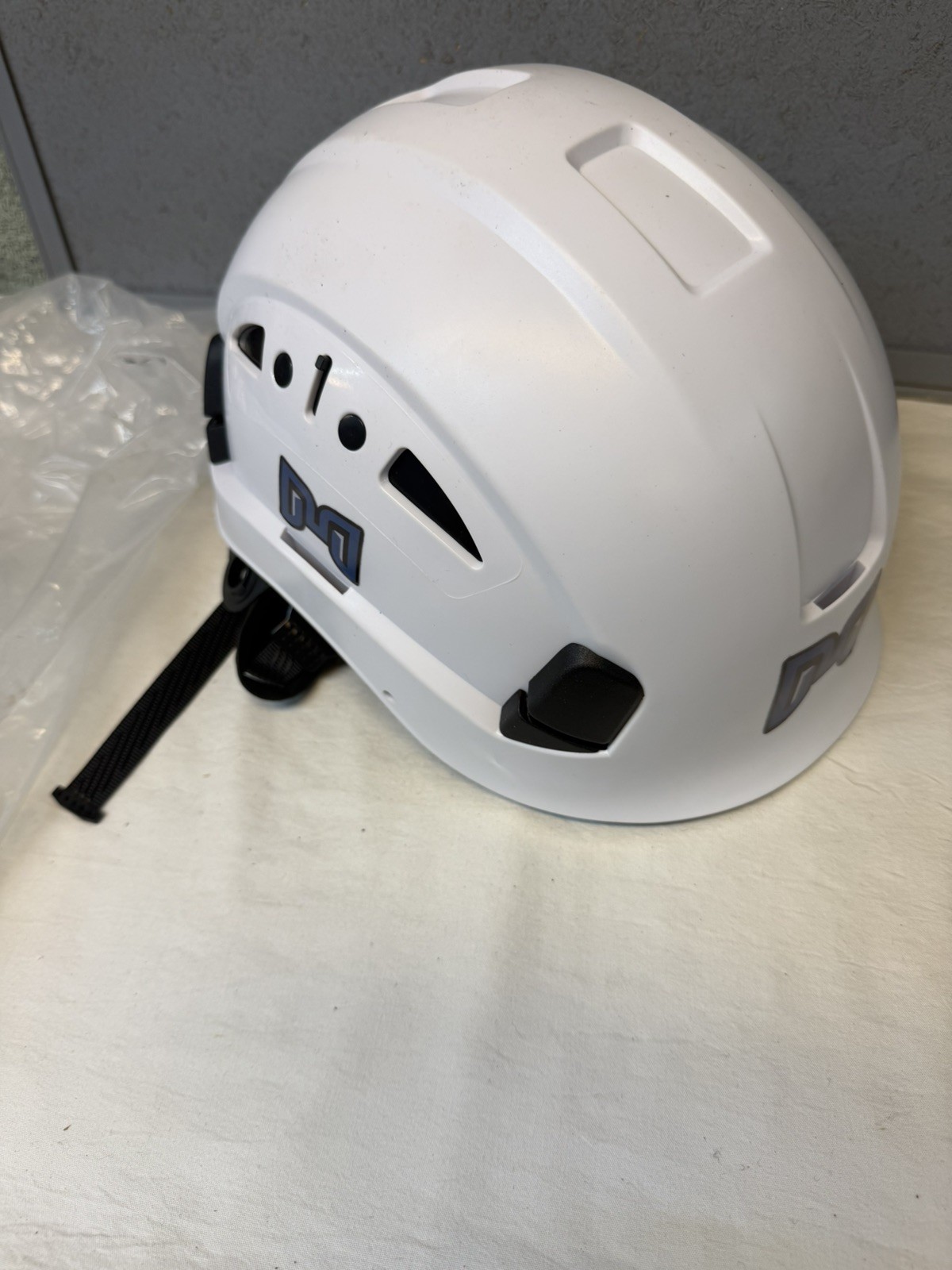 New White Vented Malta Dynamics Apex Safety Helmet / Climbing Style Hard Hat