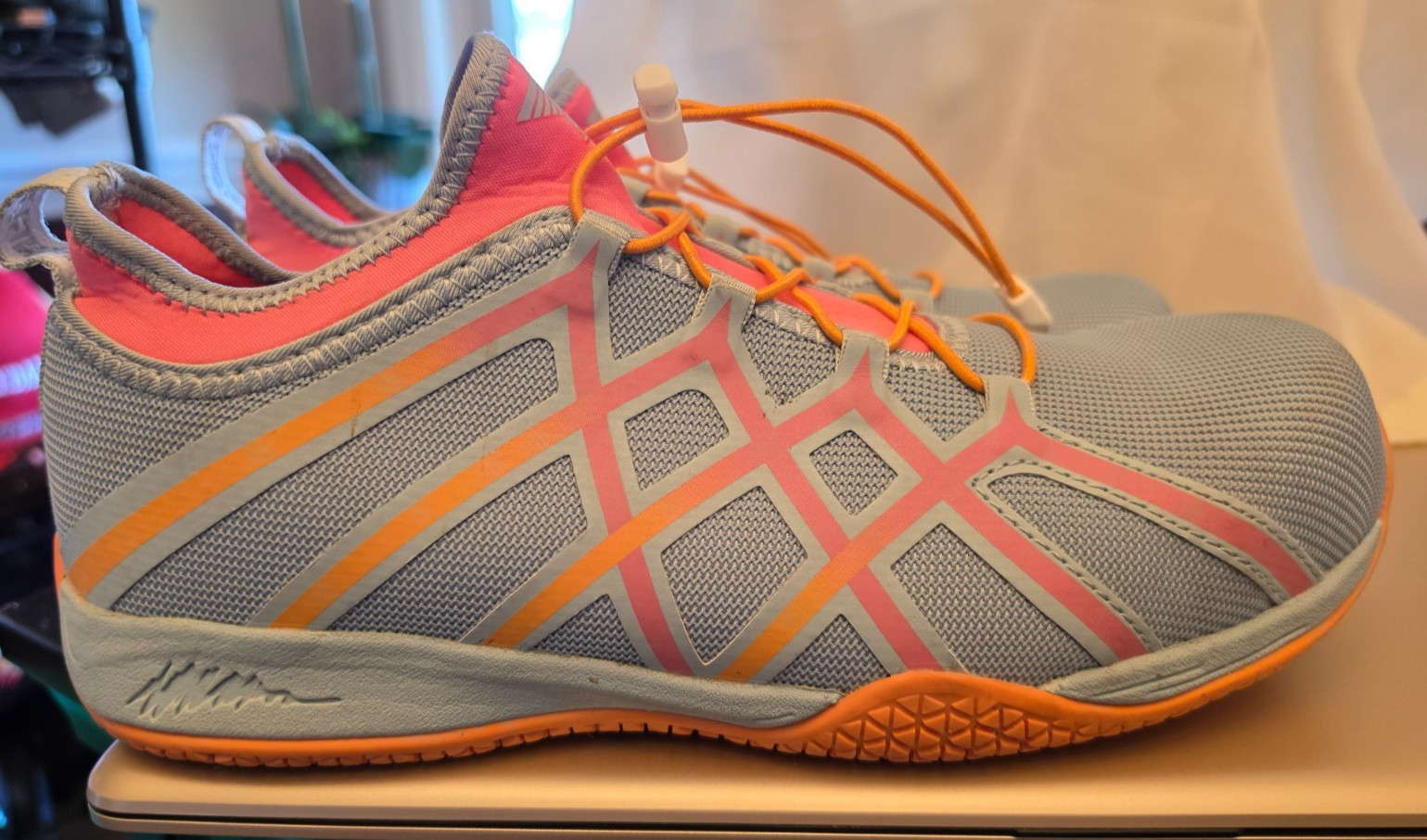 Avenger Work Shoes Hydro Safety Steel Toe Blue/Pink/Orange Size 9.5 Ladies