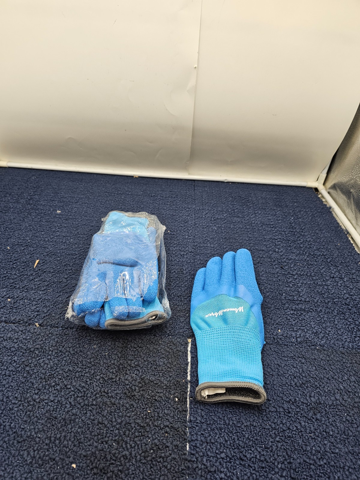 (6 PAIRS) WomenWorx USHG-4119M Foam Latex Coated Winter Gloves – Medium